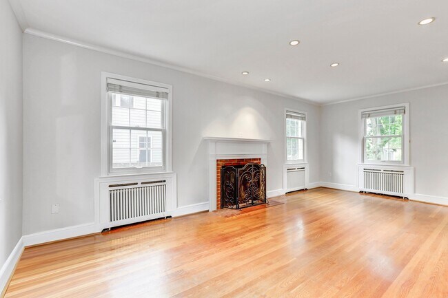Building Photo - 4933 47th St NW