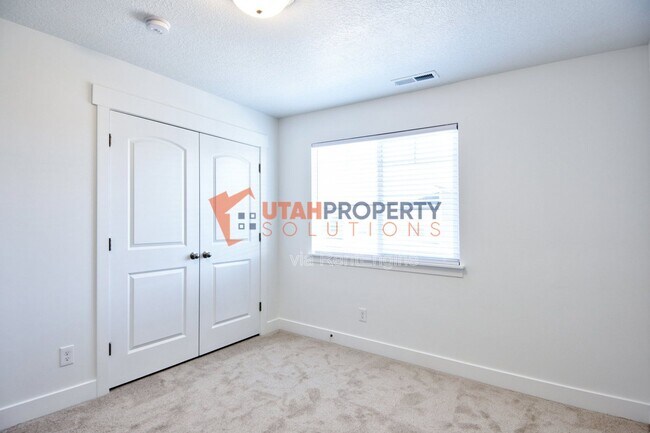 Building Photo - 1621 N 3890 W