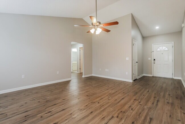 Building Photo - 839 Greenbelt Cir
