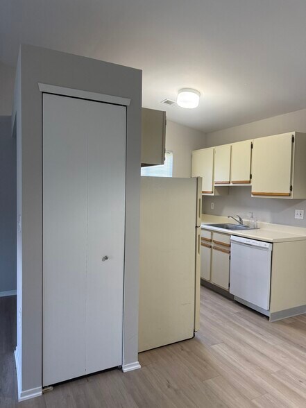 Building Photo - 1267 Oxford Manor Ct