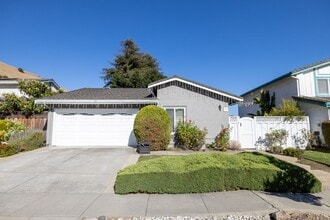 Building Photo - Charming Niles District Home with Private ...