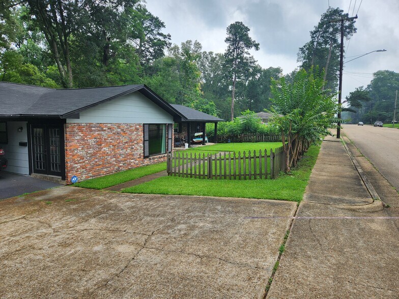 Building Photo - 4422 Ridgewood Rd