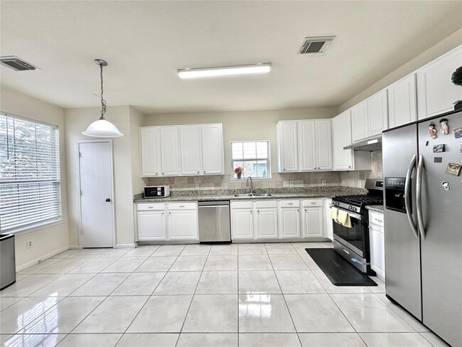 Building Photo - 2214 Bristol Bend Ln