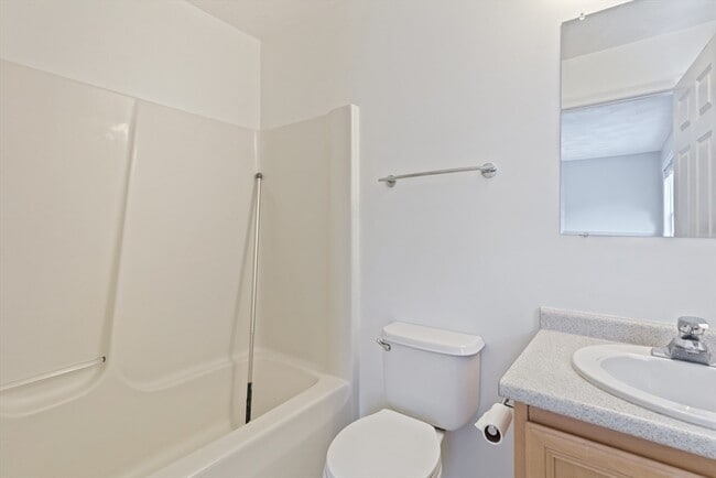 Building Photo - 555 Main St