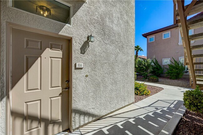 Building Photo - 2305 W Horizon Ridge Pkwy