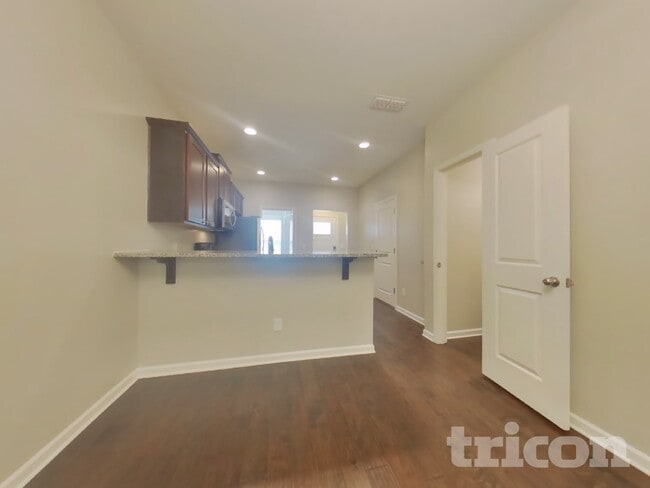 Building Photo - 121 Hickory Sta Ln