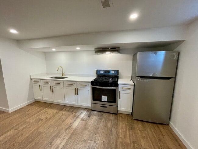 Building Photo - 7802 Brownwood Dr