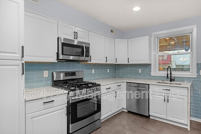 Building Photo - 702 S Bouldin St