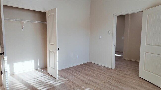 Building Photo - 3209 Grant Rd