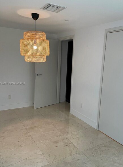 Building Photo - 1300 Brickell Bay Dr
