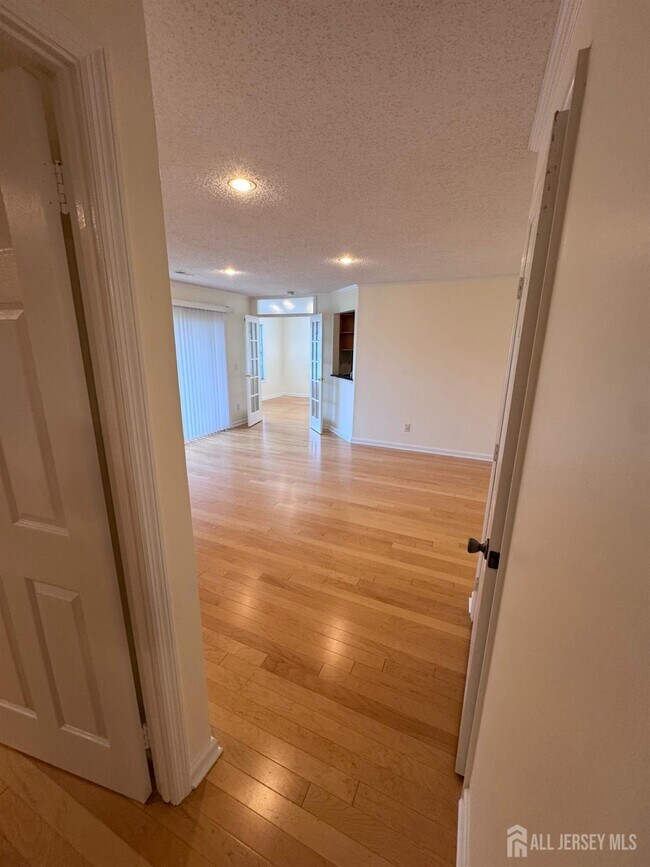 Building Photo - 1706 Pebble Pl