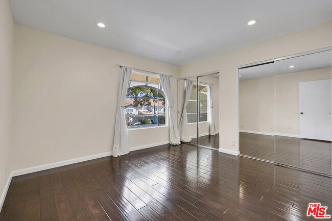 Building Photo - 26572 Academy Dr
