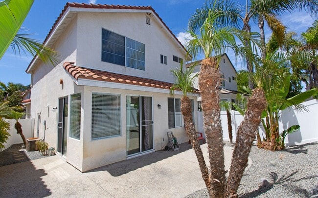 Building Photo - Spacious Home within the Legends Community...