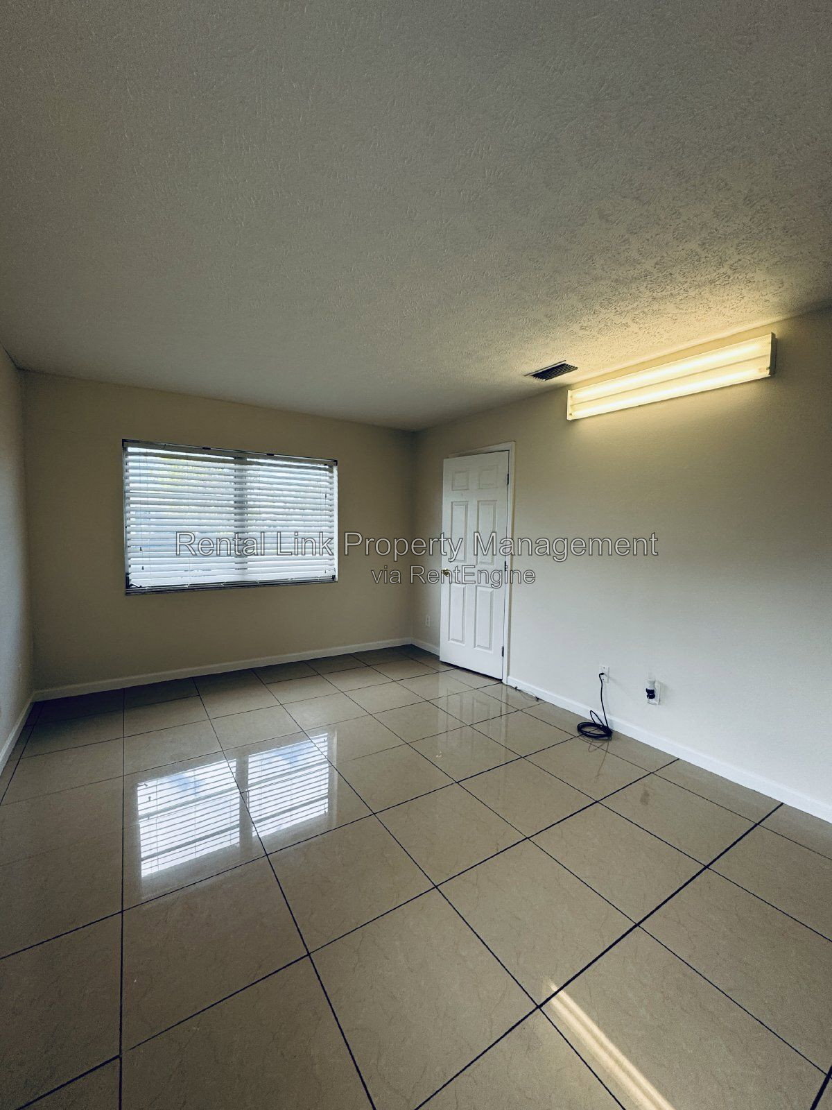 Building Photo - 3619 SE 9th Pl