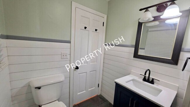 Building Photo - 3229 Westonia Dr
