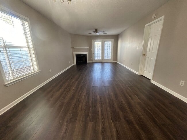 Building Photo - 122 Red Coat Ln