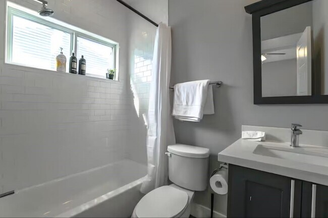 Building Photo - 3108 Baer St