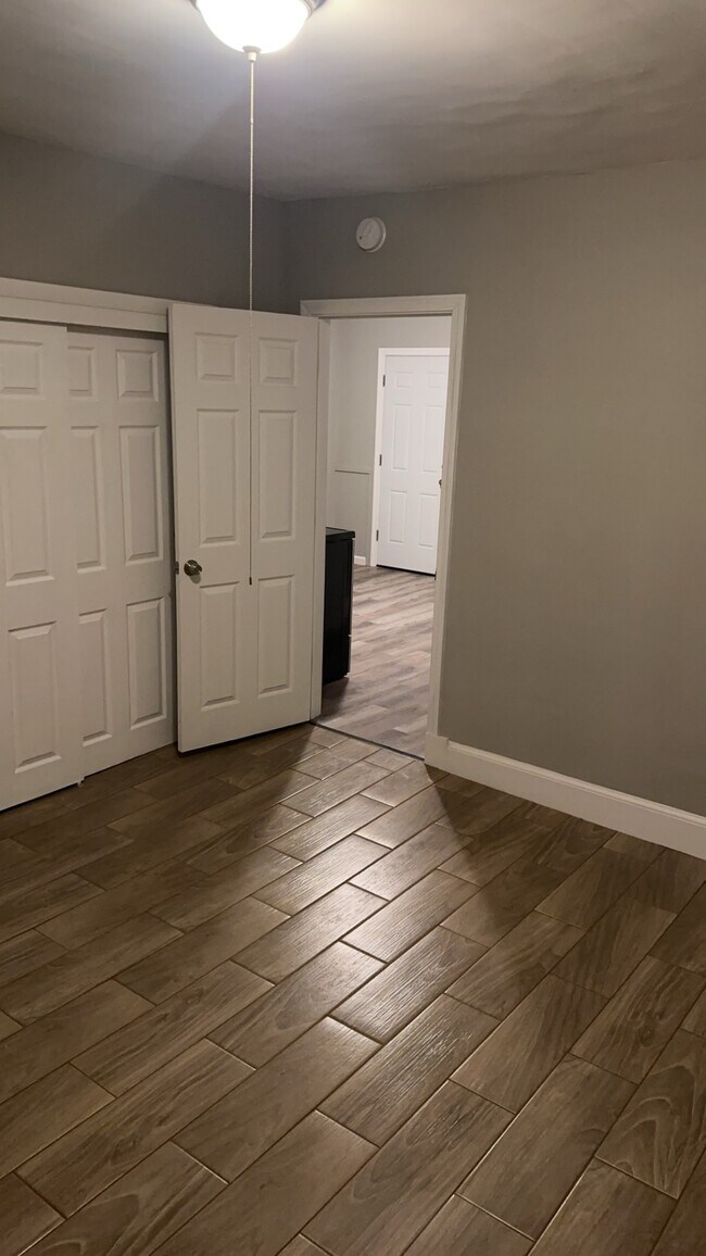 Building Photo - 64 Maplewood Ave