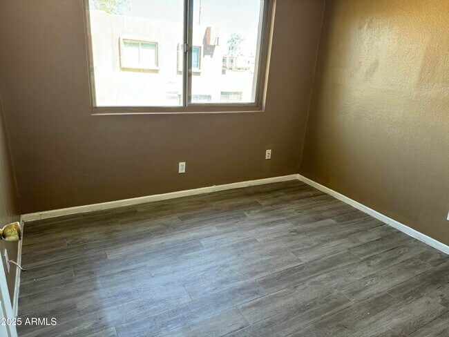 Building Photo - 1424 N 53rd Ave