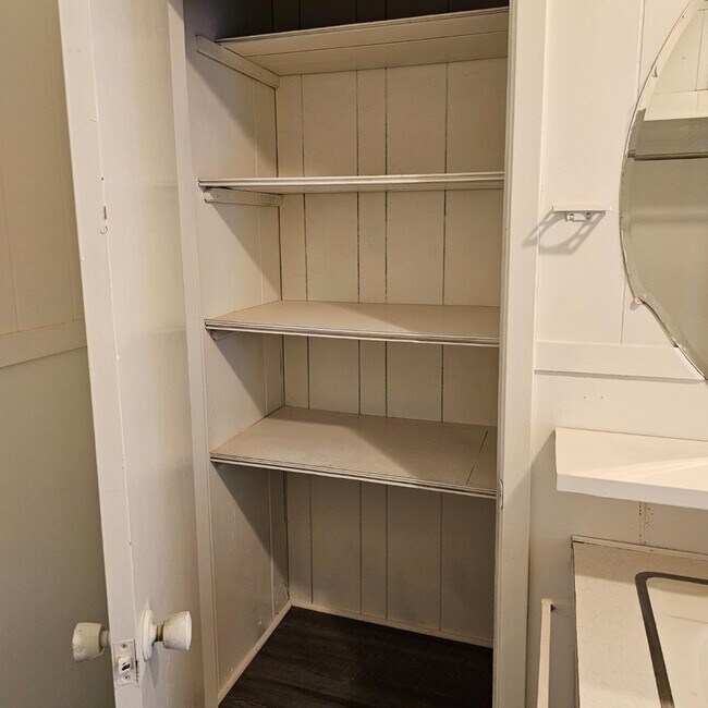 Building Photo - 611 Willow St