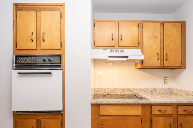 Building Photo - 1 Bed 1 Bath Condo in Barcroft Hills