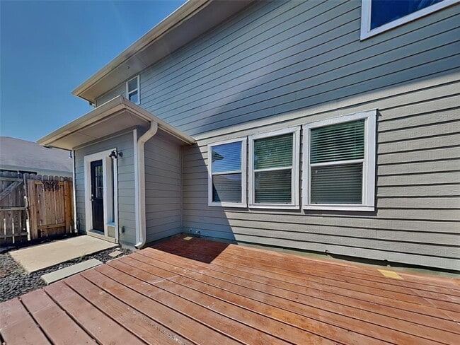 Building Photo - 501 Tobin Dr
