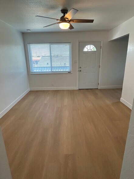 Building Photo - 574 W Hedding St