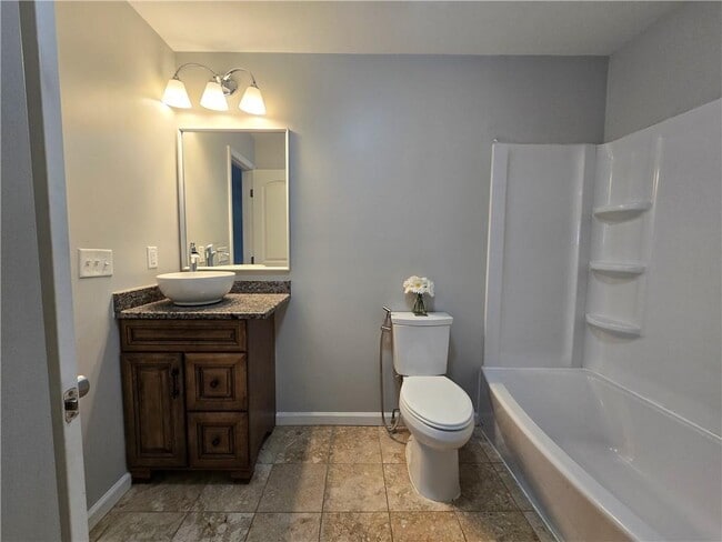Building Photo - 2616 Boland Dr NE