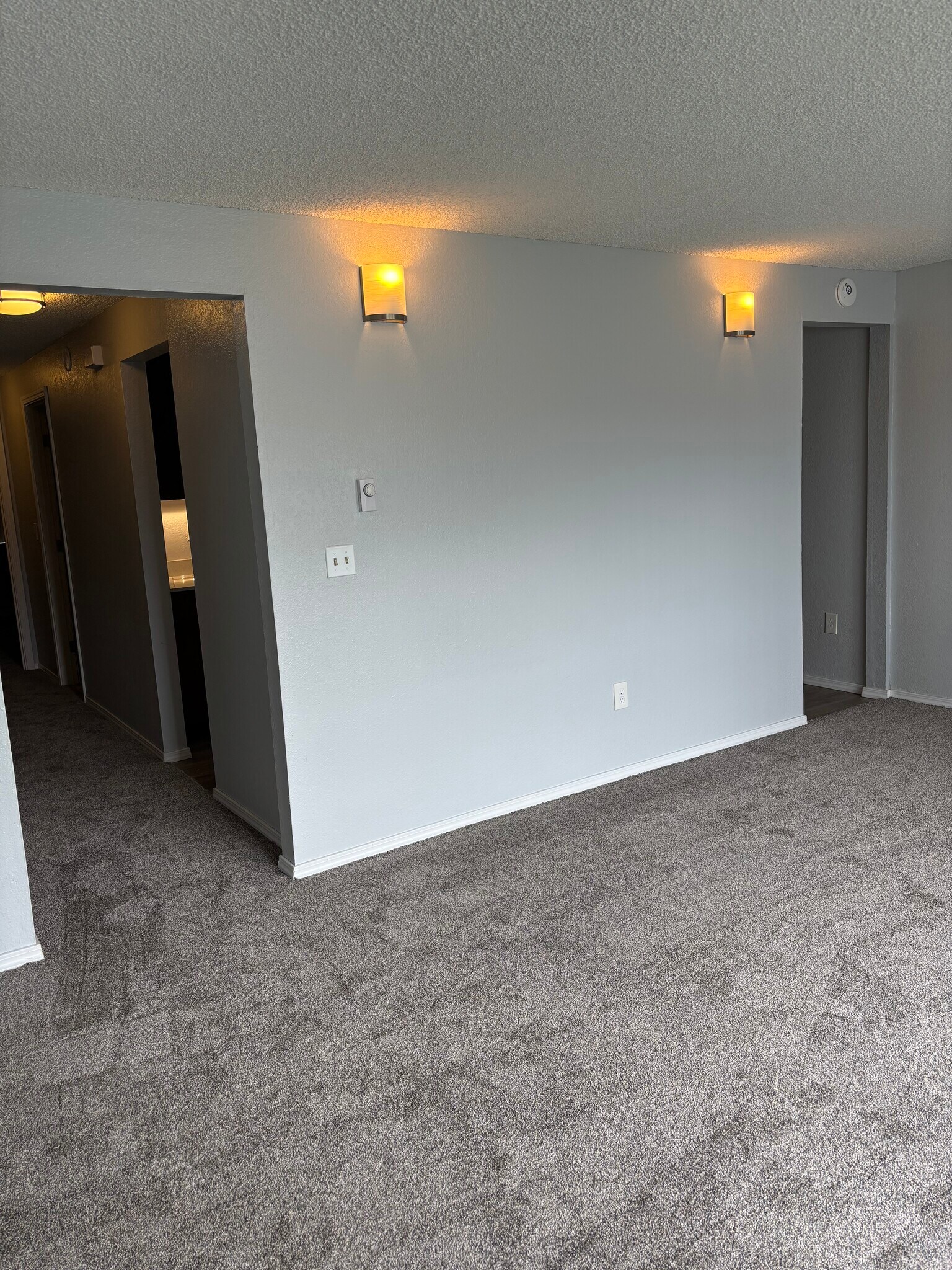 Building Photo - 328 Burnett Ave N