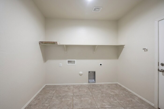 Building Photo - 2431 S 46th St