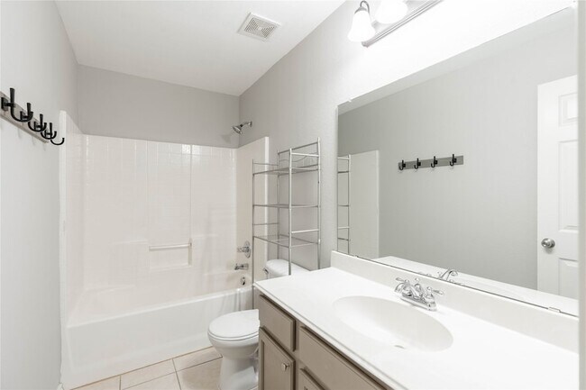 Building Photo - 2012 Meadow View Dr