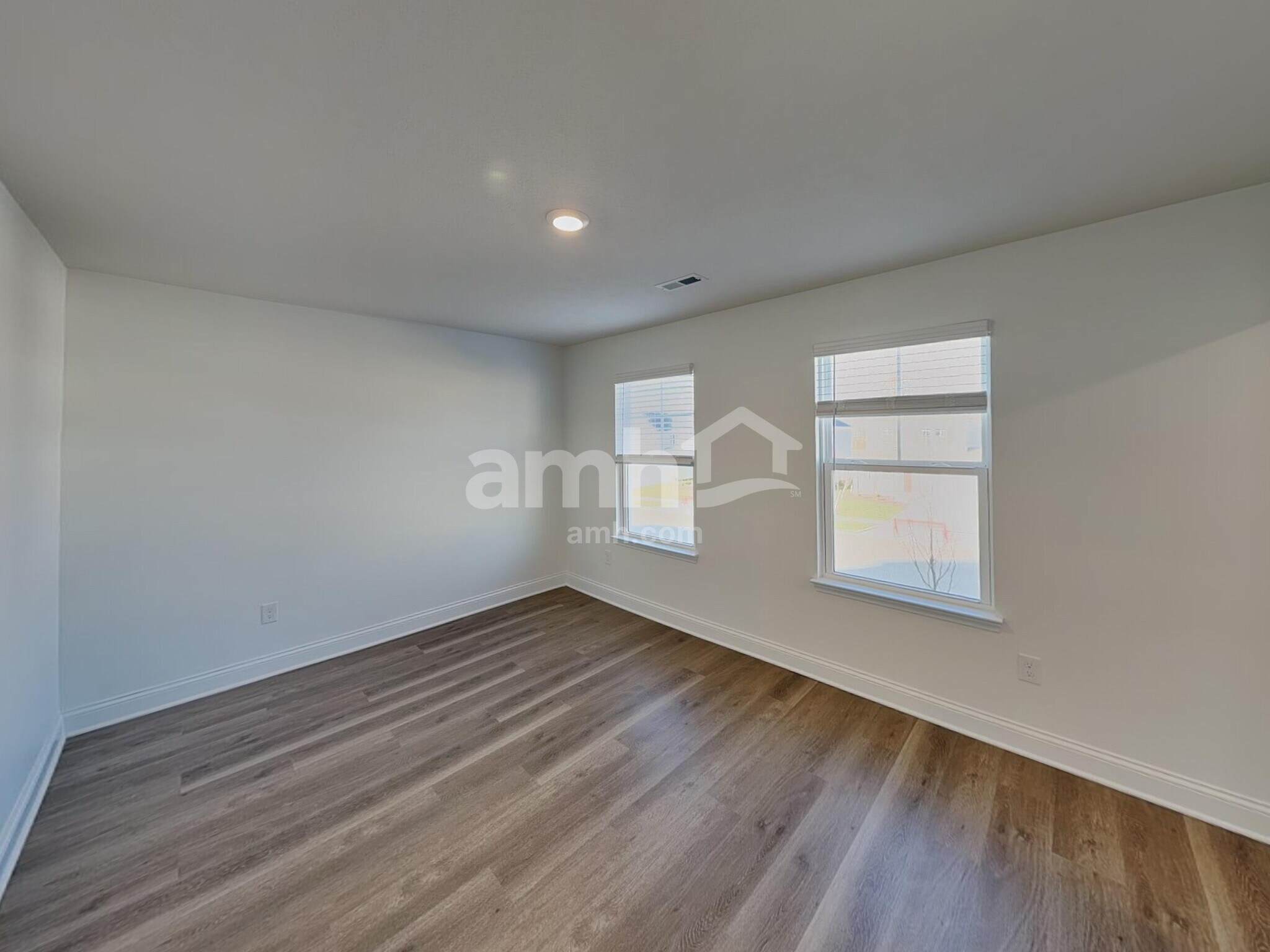 Building Photo - 9127 Henley Ave