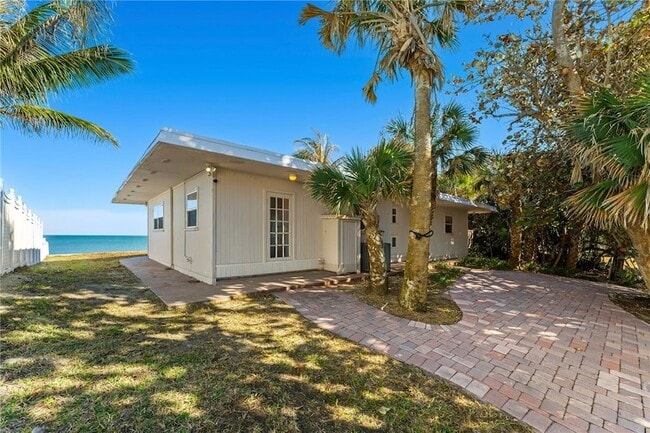 Building Photo - 9556 Doubloon Dr