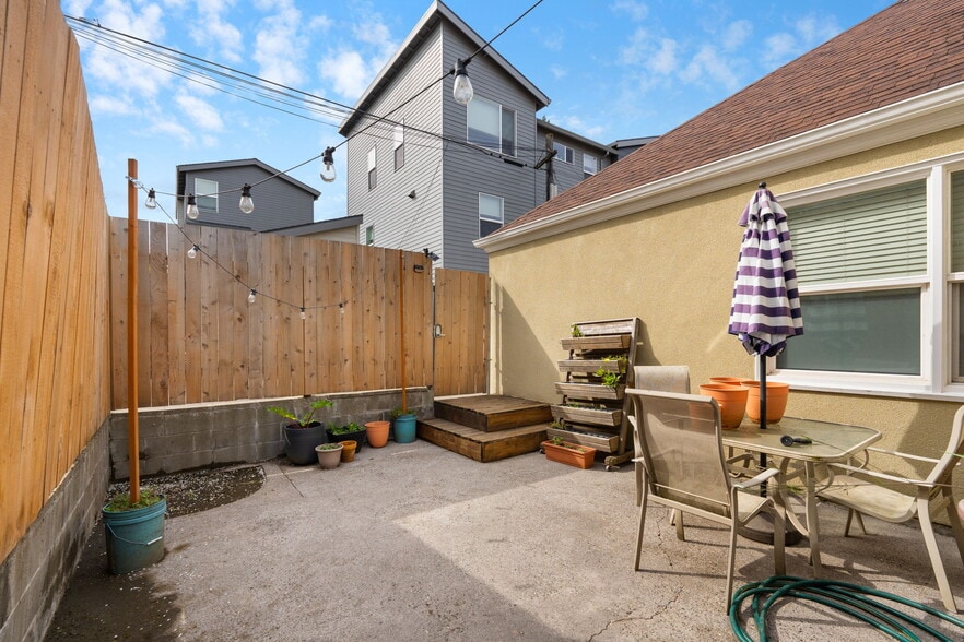 Building Photo - 2438 NE Killingsworth St.