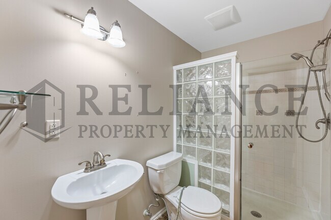 Building Photo - 13806 W Alderny St