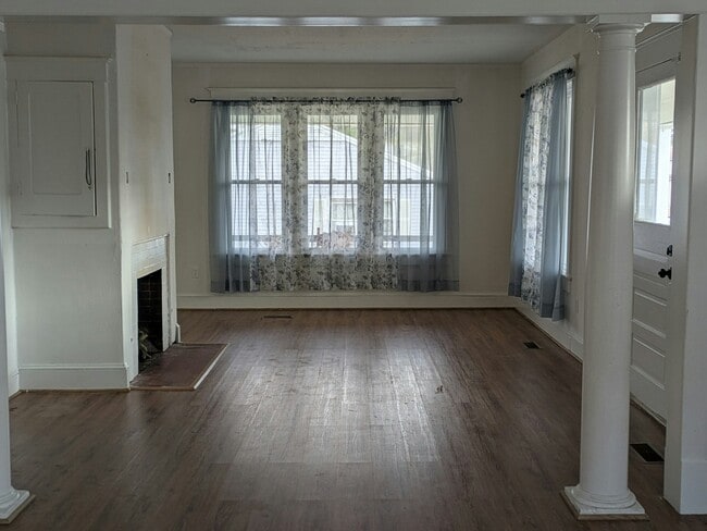 Building Photo - 705 E State St