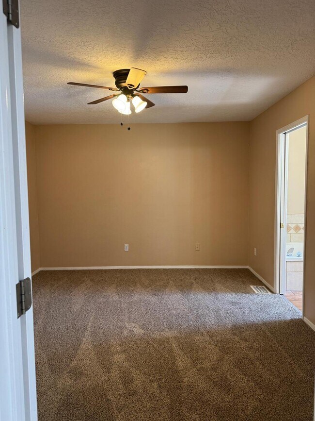 Building Photo - 256 Glenridge Park Ln NE