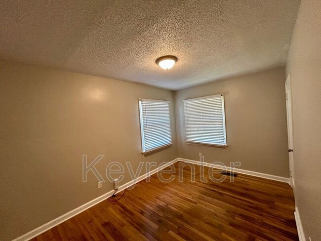 Building Photo - 4315 Woodlawn Pike