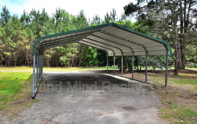 Building Photo - 1633 Country Club Rd