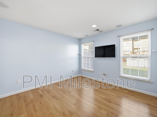 Building Photo - 1247 Mare St