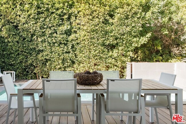 Building Photo - 1723 S Durango Ave