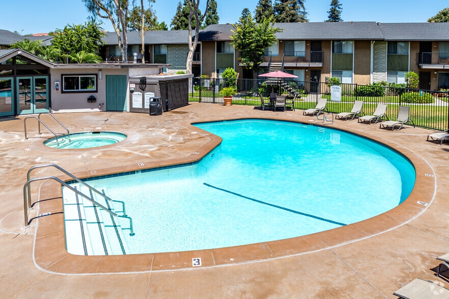 Pool - Peppertree Apartments