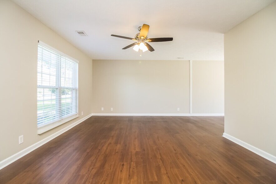 Building Photo - 2122 Loudenslager Dr