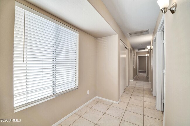 Building Photo - 6434 W Kristal Way