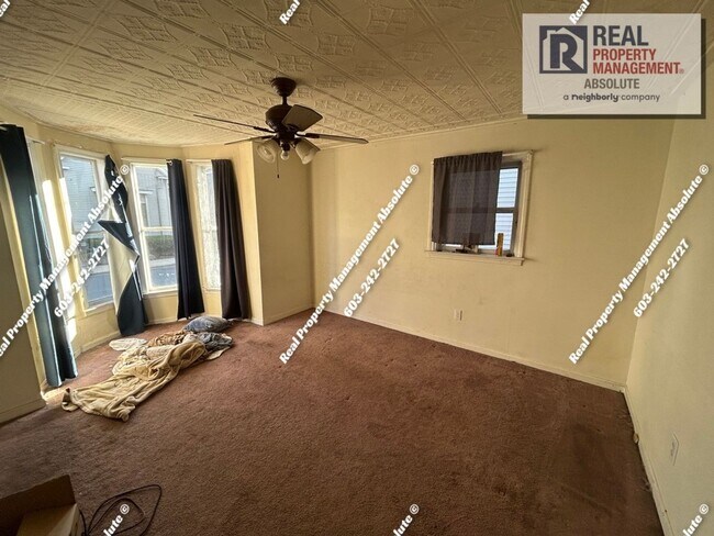 Building Photo - 3 Bedroom Single Family Home Downtown Nashua - Get $500 off first month's rent