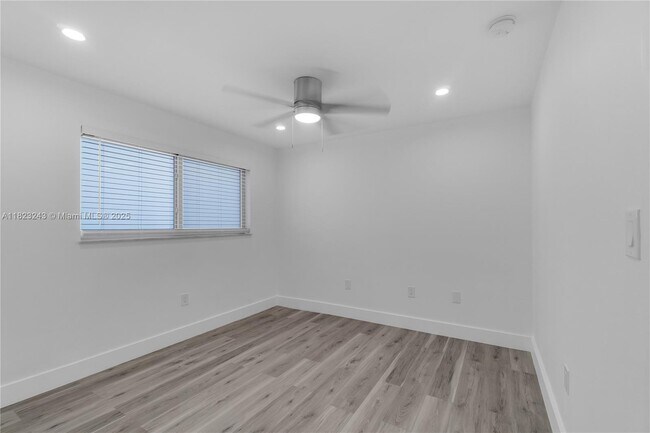 Building Photo - 6920 Harding Ave