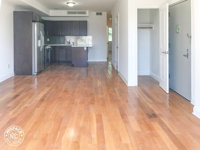 Building Photo - 475 E 8th St