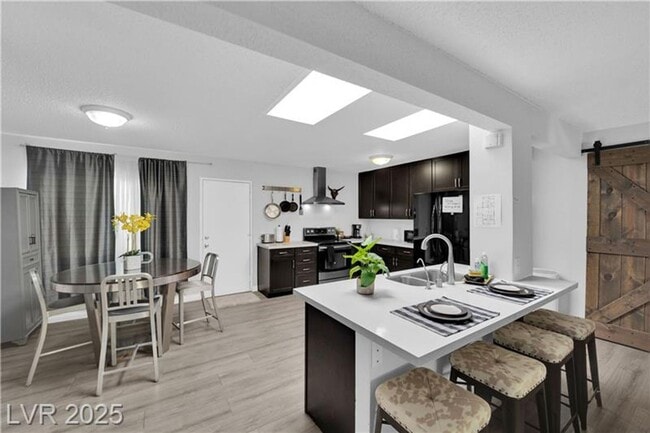 Building Photo - A Must See!! 5 bedroom 3.5 Bathroom home in Paradise