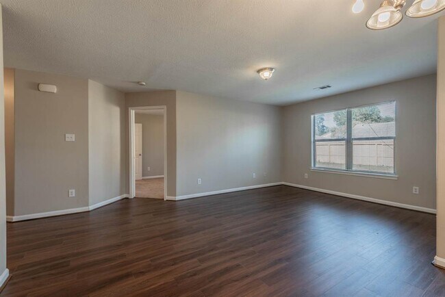 Building Photo - 10233 Azalea Village Dr