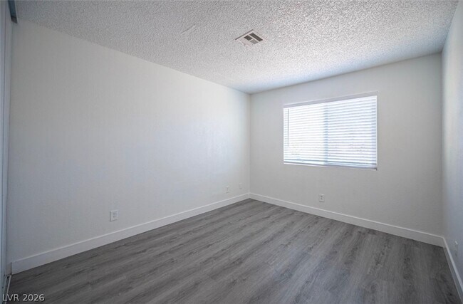 Building Photo - 921 Snug Harbor St